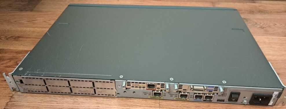 Router CISCO C2621XM-2FE, 1U