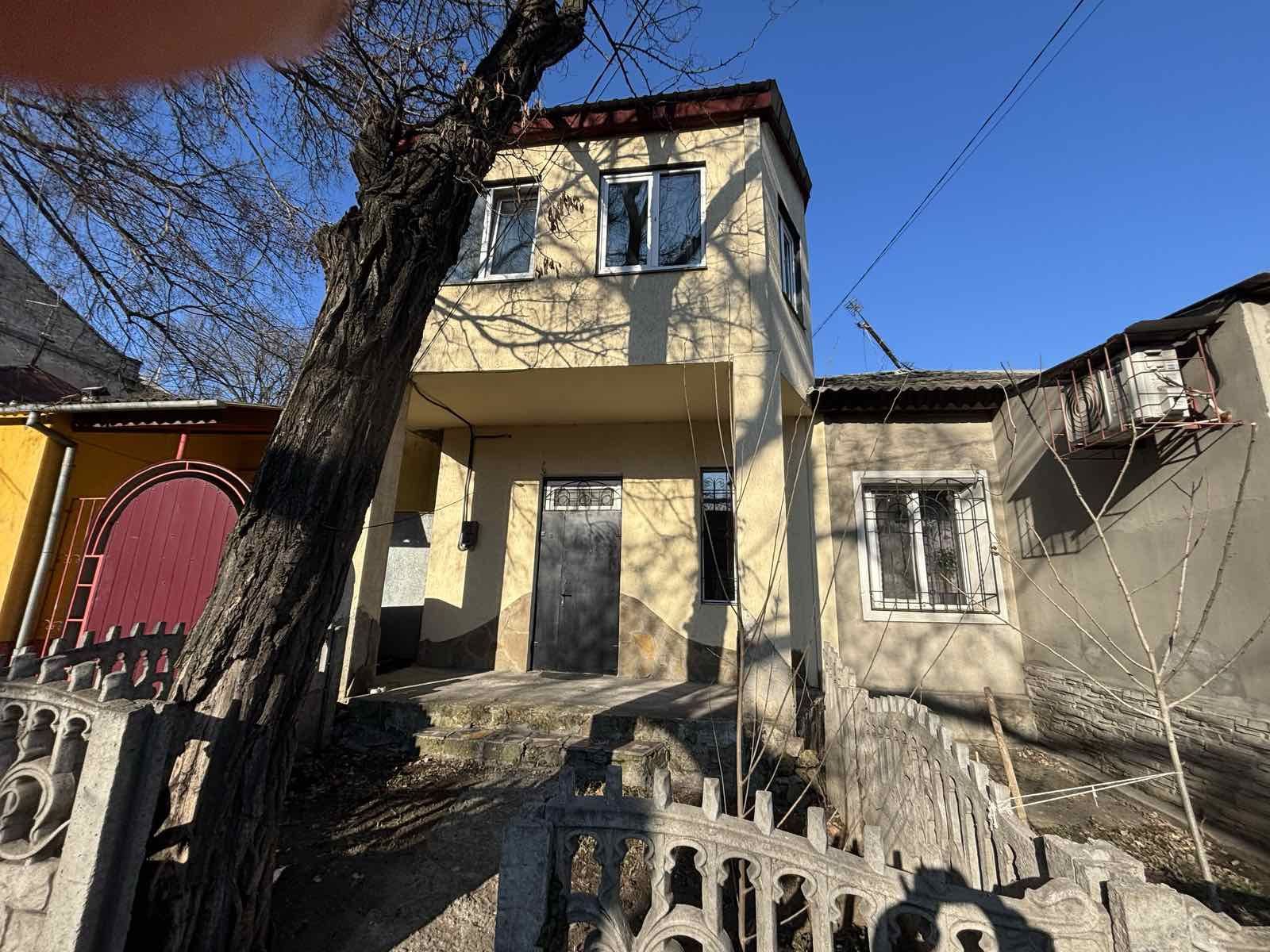 Продаю 2 кімнатну квартиру на землі