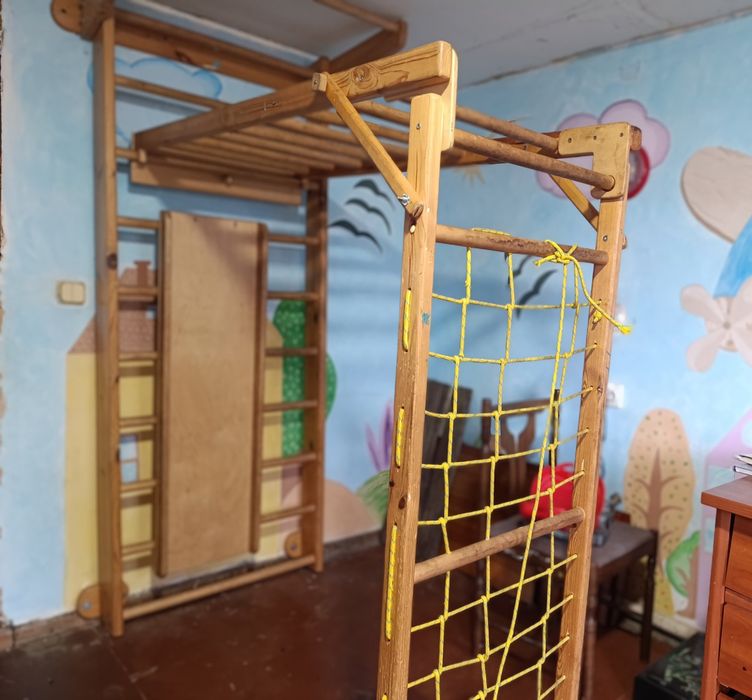 Дитяча Шведська стінка.