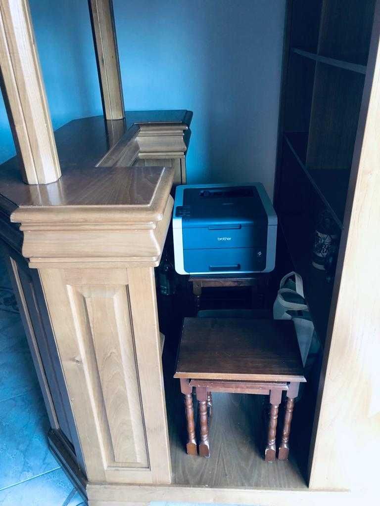 Vende se bar em madeira