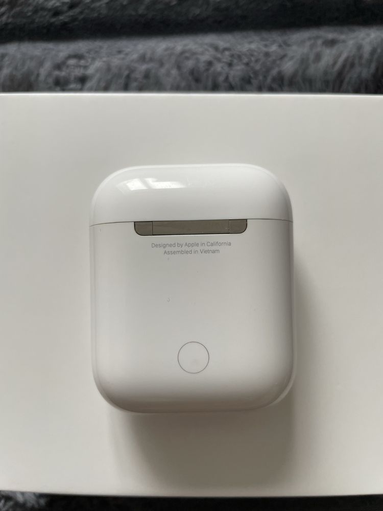 Навушники Apple AirPods 2 with Charging Case