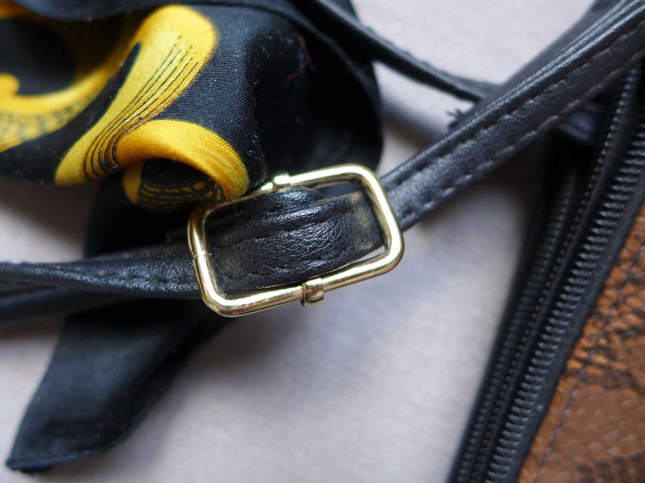 Mała lekka torebka na ramię - skóra węża - regulowany długi pasek