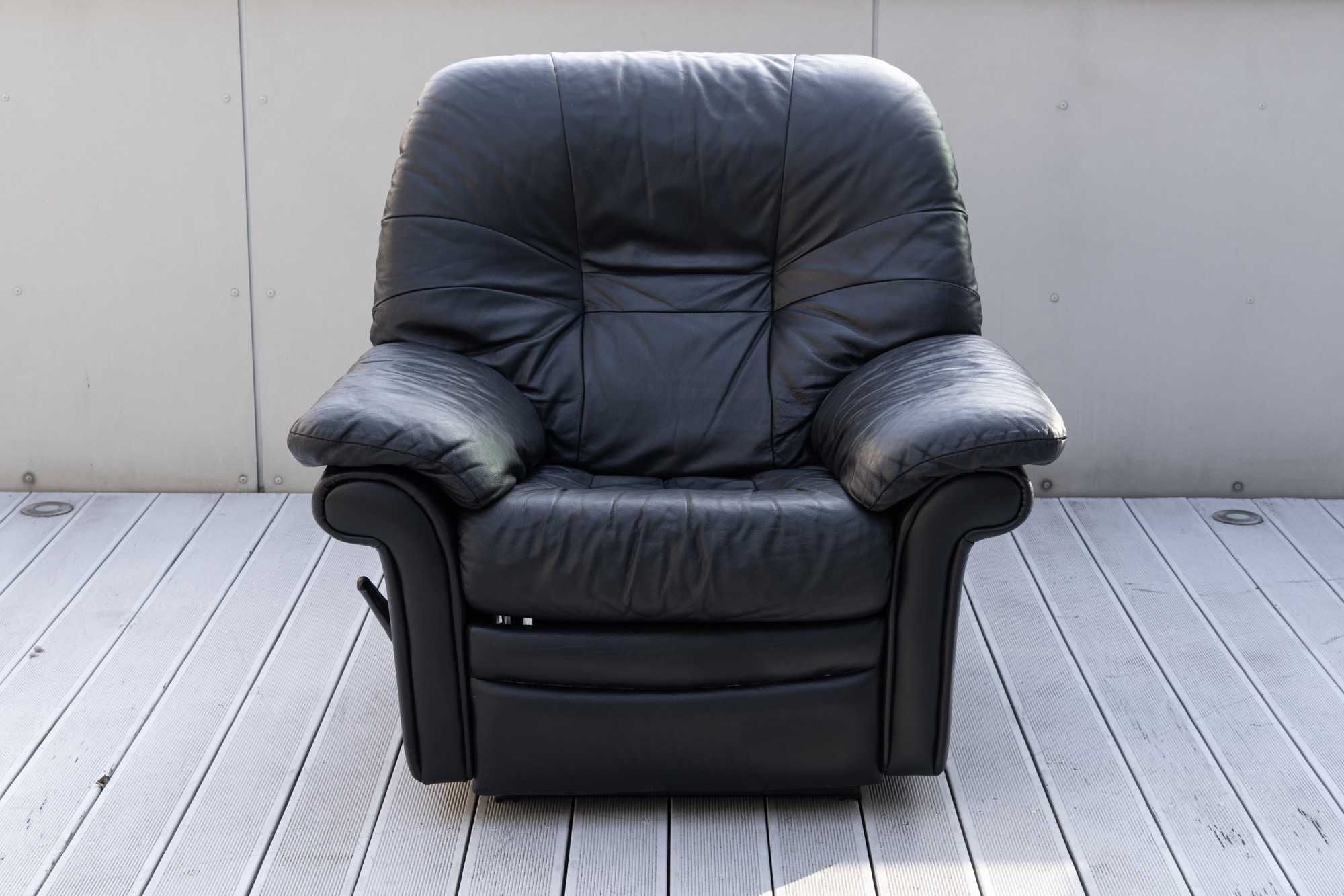 OKAZJA 3-osobowa sofa + rozkładane fotele czarne skórzane z Australii