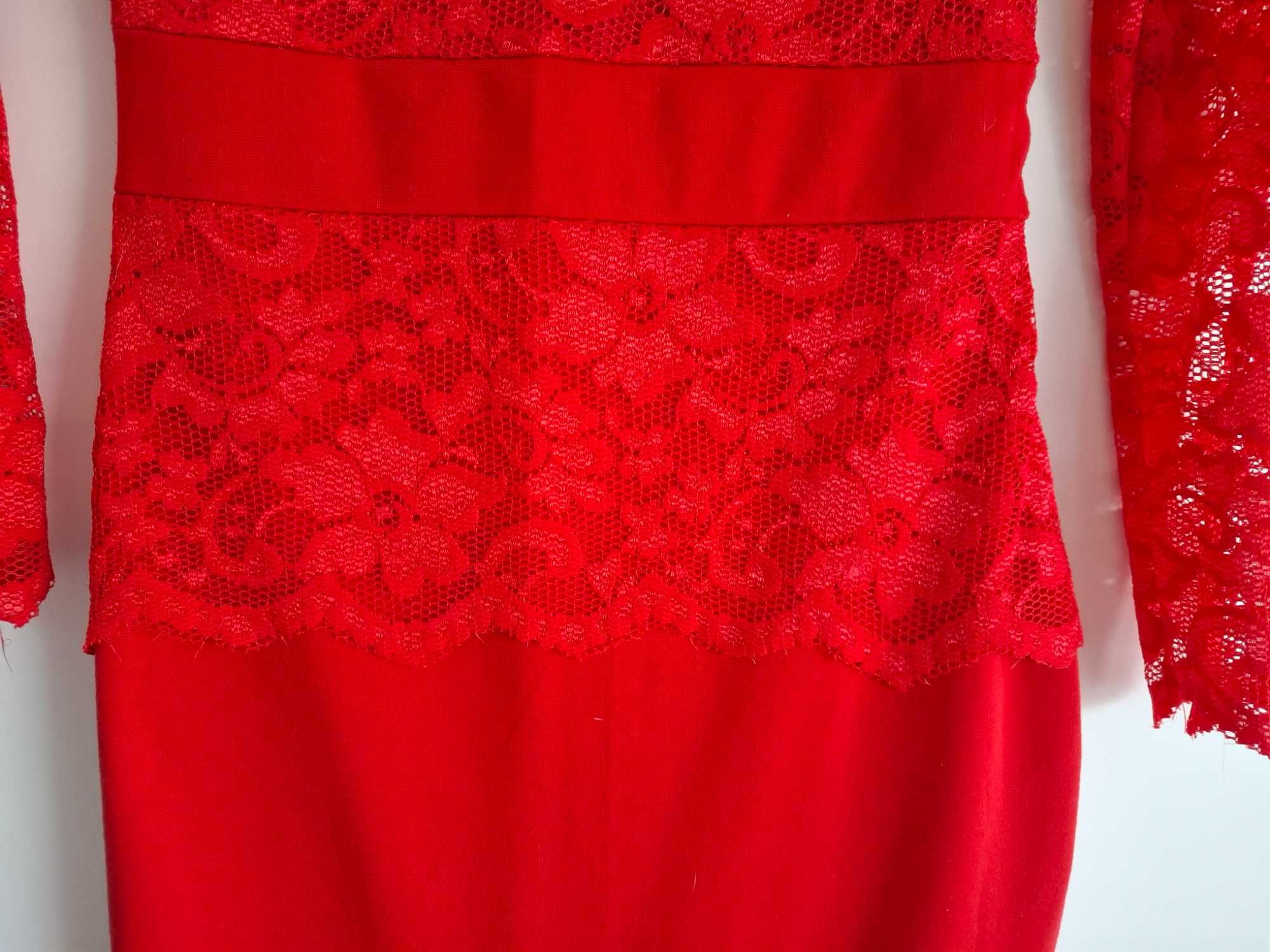 Romantyczna, elegancka czerwona sukienka z koronkową górą / Kouela / M