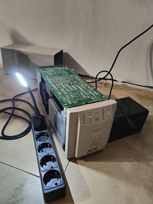 Джерело безперебійного живлення 450W APC smart ups 700