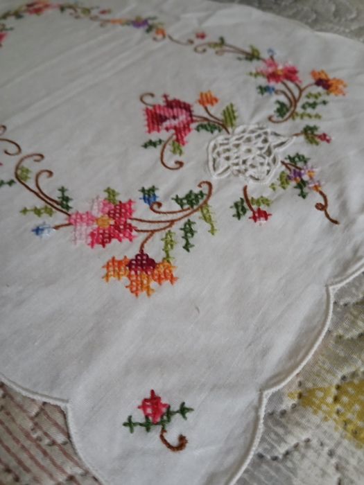 Naperon retangular em ponto de cruz