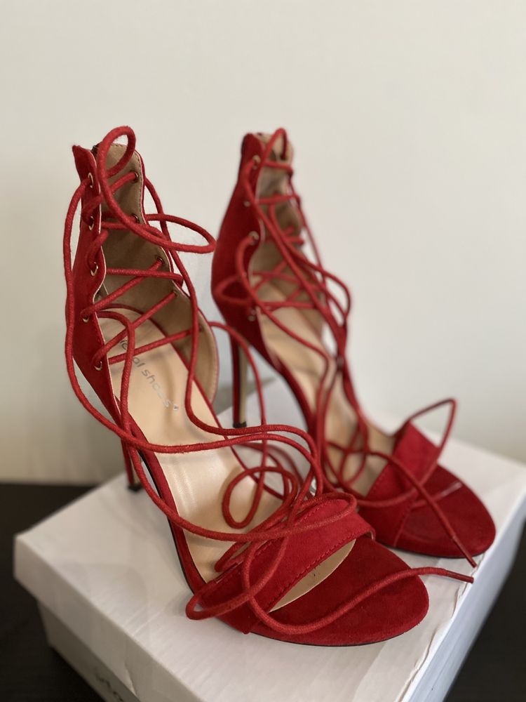 Czerwone sandalki rozmiar 38