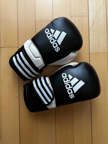 Zestaw rękawice bokserskie i owijki Sporty walki