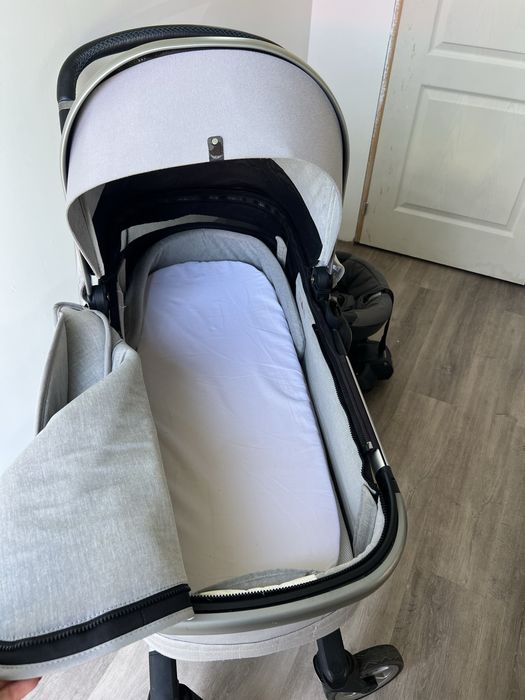 Carrinho de Bebé Trio com Isofix da marca Joolz BeSafe