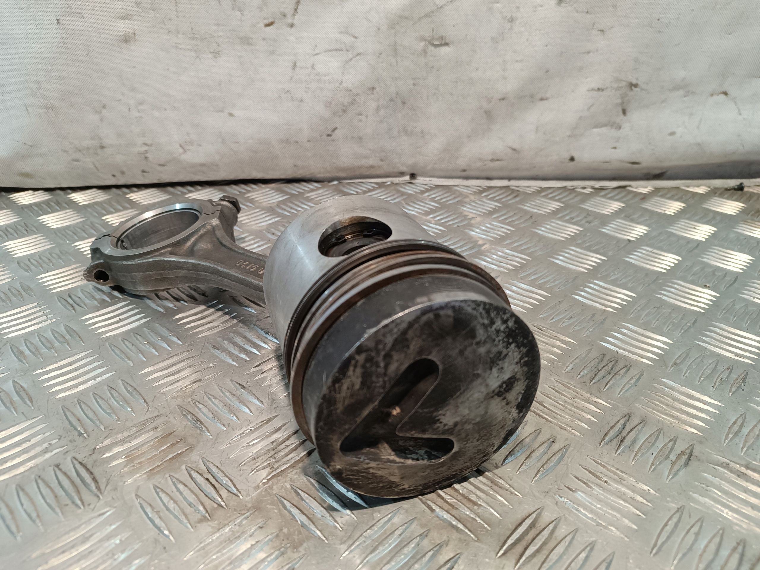 Tłok korbowód deutz fahr F4L912W