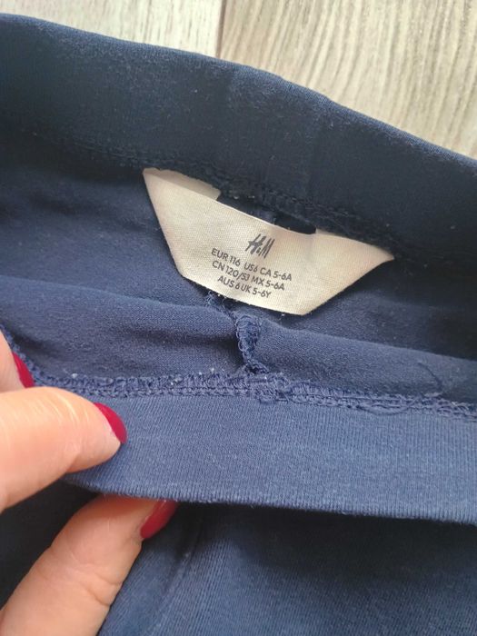 3 pary legginsów H&M rozmiar 116 – wady