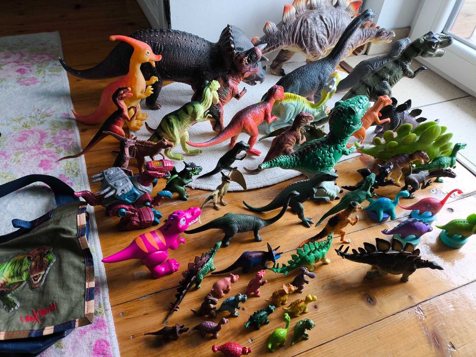 Zestaw figurki dinozaurów + torebka