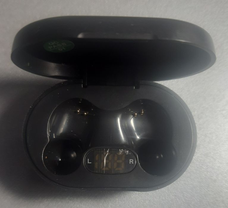 Продам кейс от наушников Redmi AigrDotspro