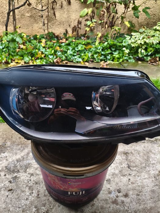 Продам оригінальну права фару VW Touran 2010-2015р