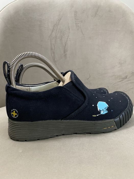 Вінтажні сліпони Dr.Martens в колаборації з Sanrio