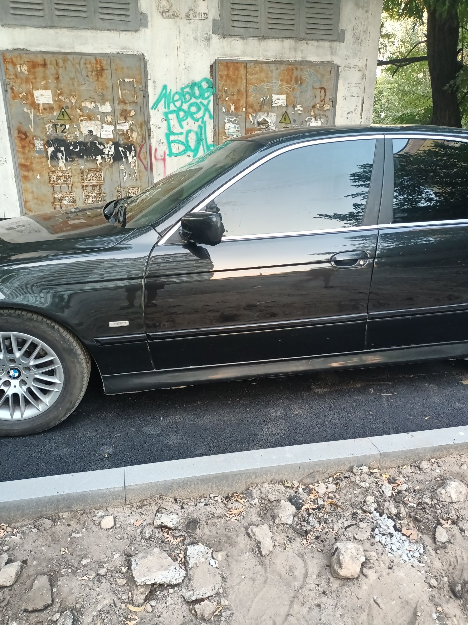 Продам BMW e39 m54b25