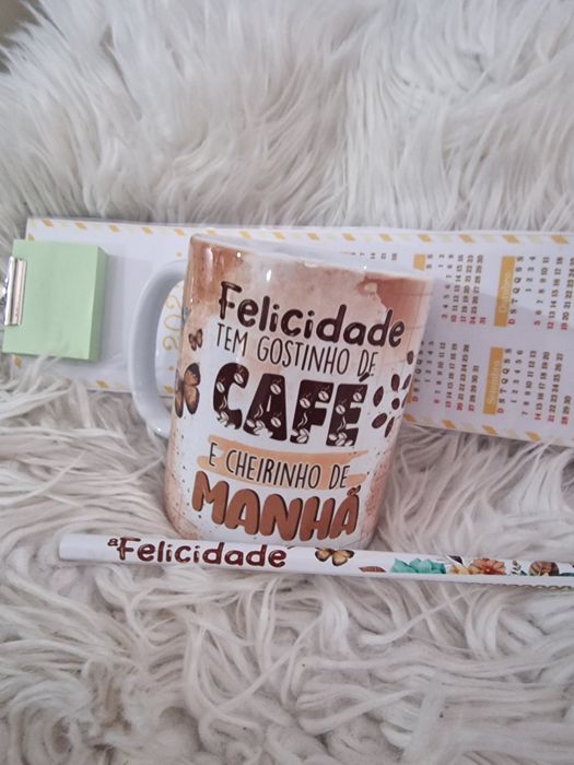 Caneca, calendário, e azulejos e várias outros itens personalizados