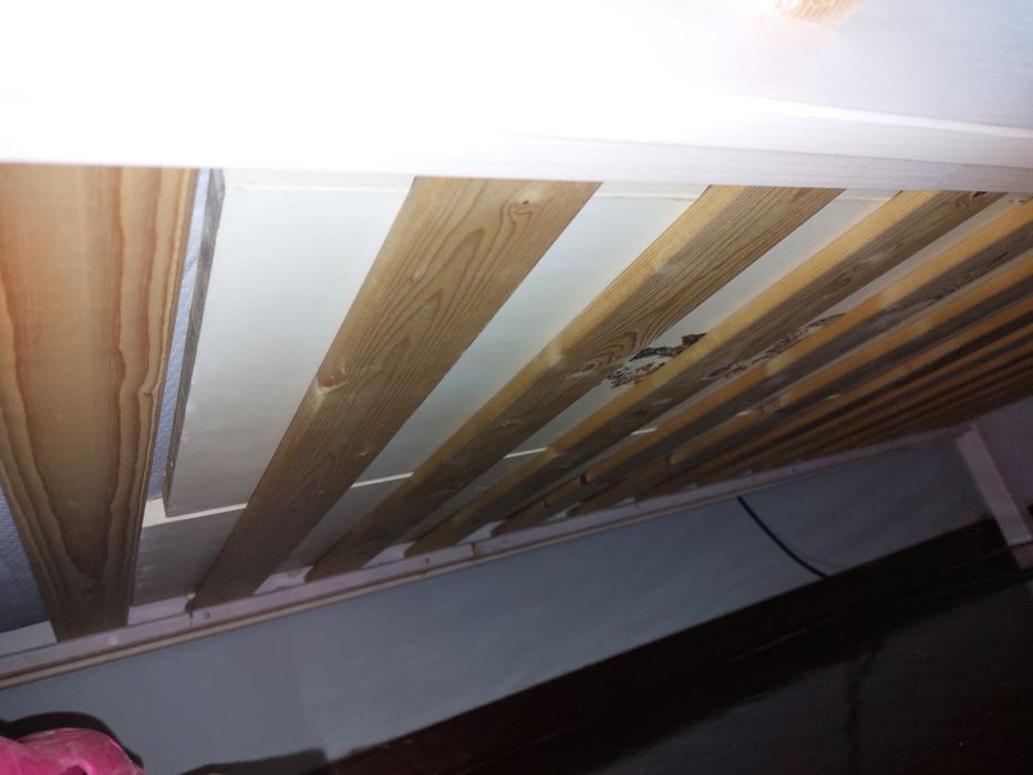 Beliche pouco usado c/colchões 205x100