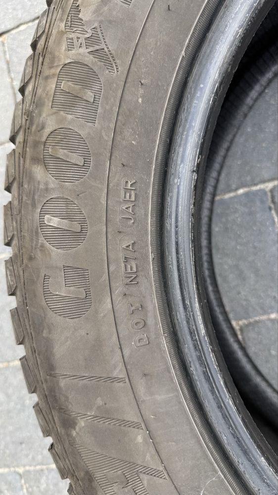 Opony wielosezonowe Good Year 235/55 R17 Vector 4seasons