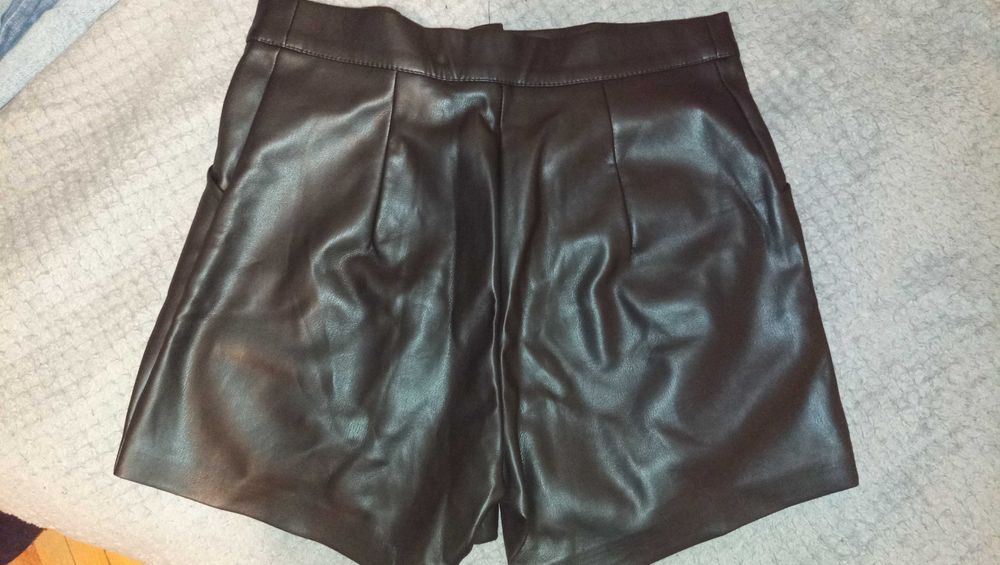 Шорти жіночі / еко-шкіра нові