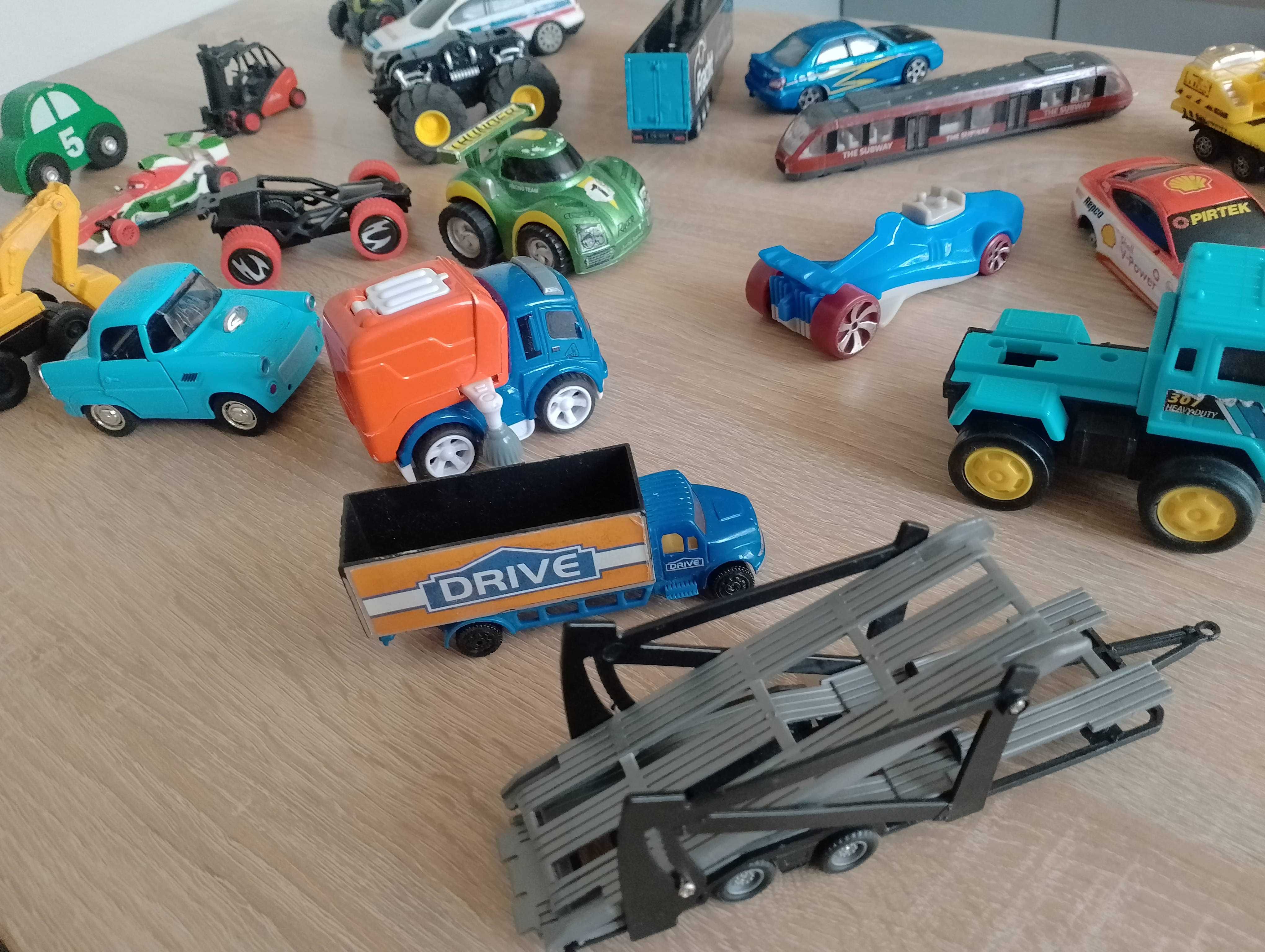 20 autek dla dzieci.