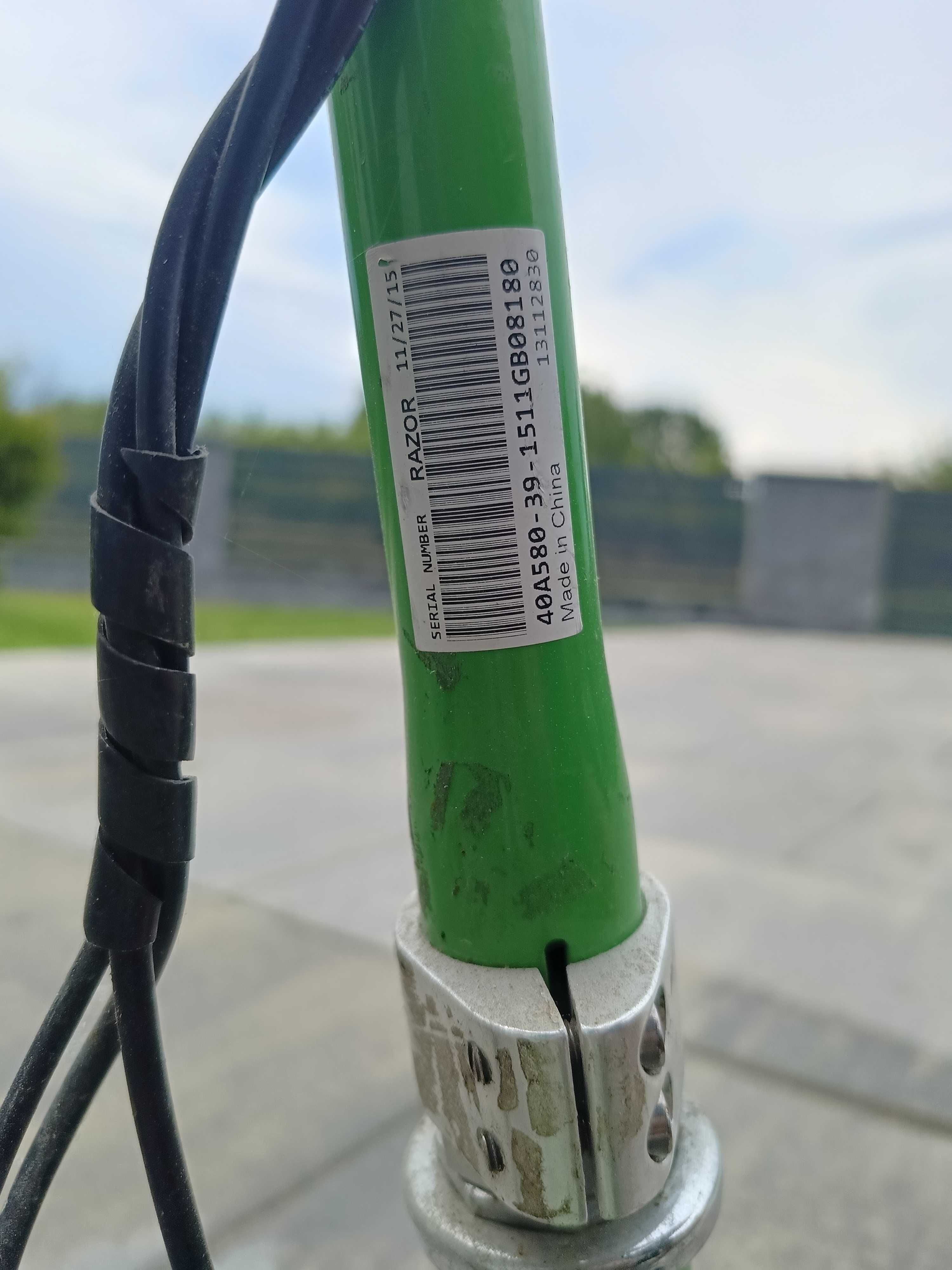 Hulajnoga elektryczna z siedziskiem