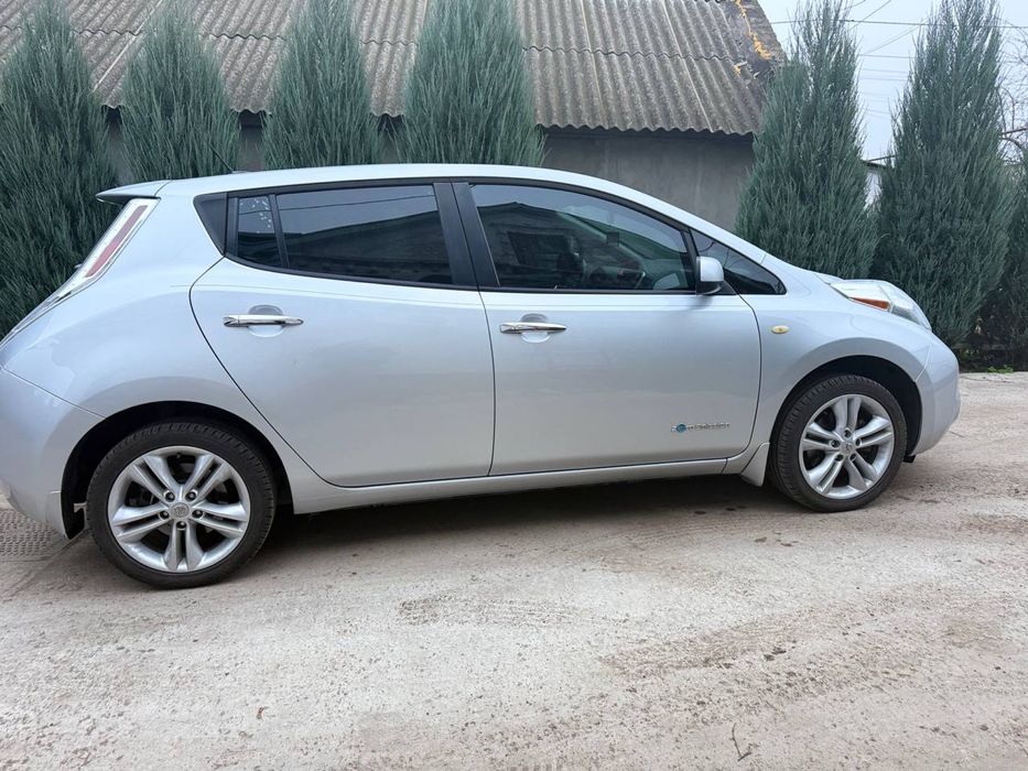 Продам nissan leaf