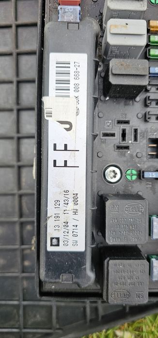 Skrzynka Bezpiecznikow Opel Astra H 1.6 twinport