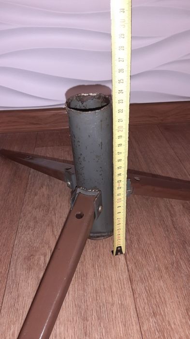 Тримач тринога для ялинки