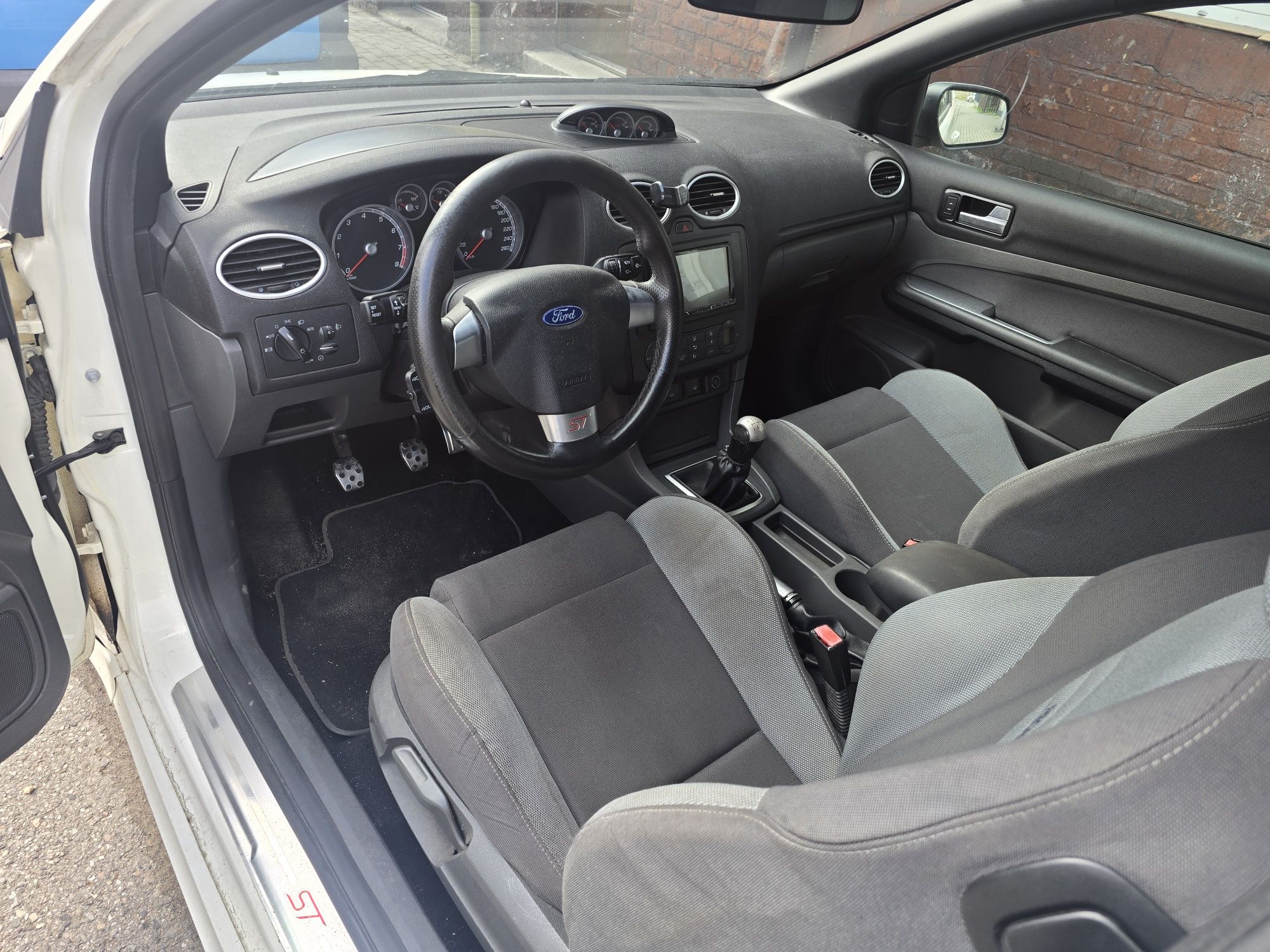 Ford Focus MK2 2.5 ST 225 km   07r