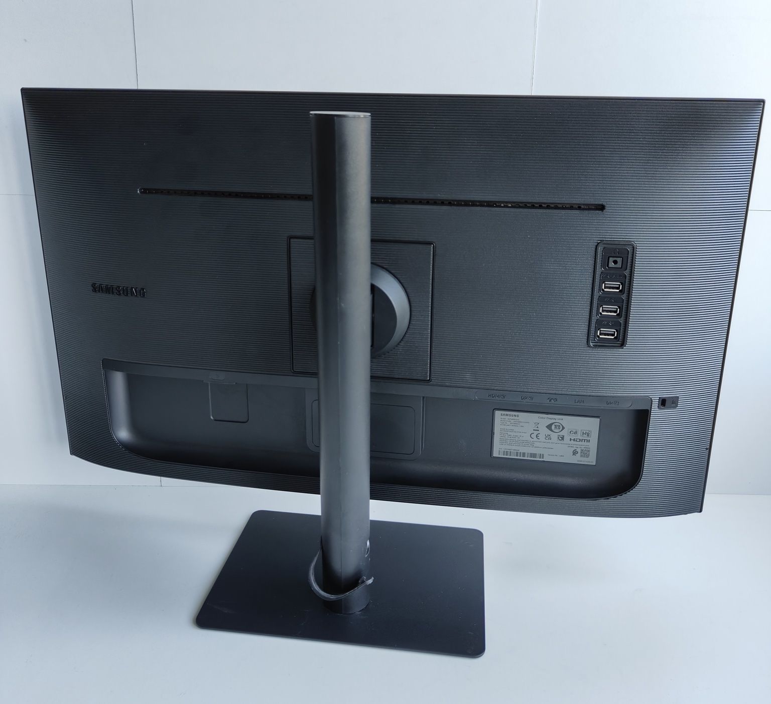 Монітор Samsung 27" IPS | 2K | 10bit з док-станцією (S27A600U)