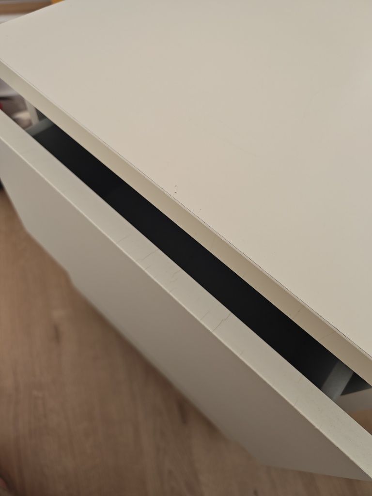 Mesa de cabeceira Malm ikea