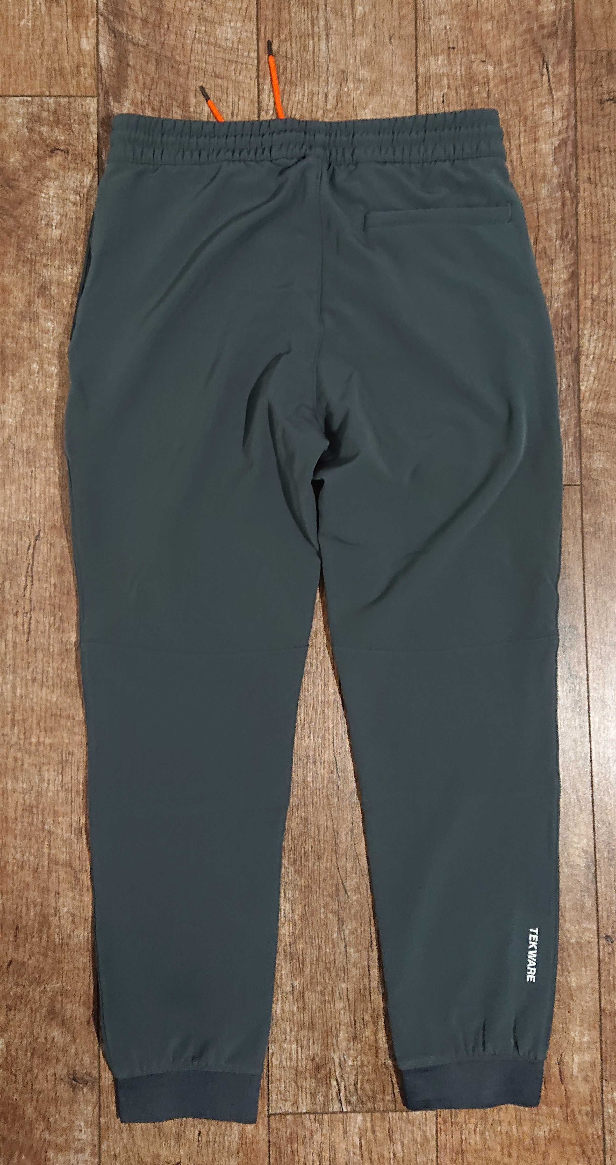 39. The North Face - Tekware - Szare Polarowe Spodnie Joggersy. Nowe