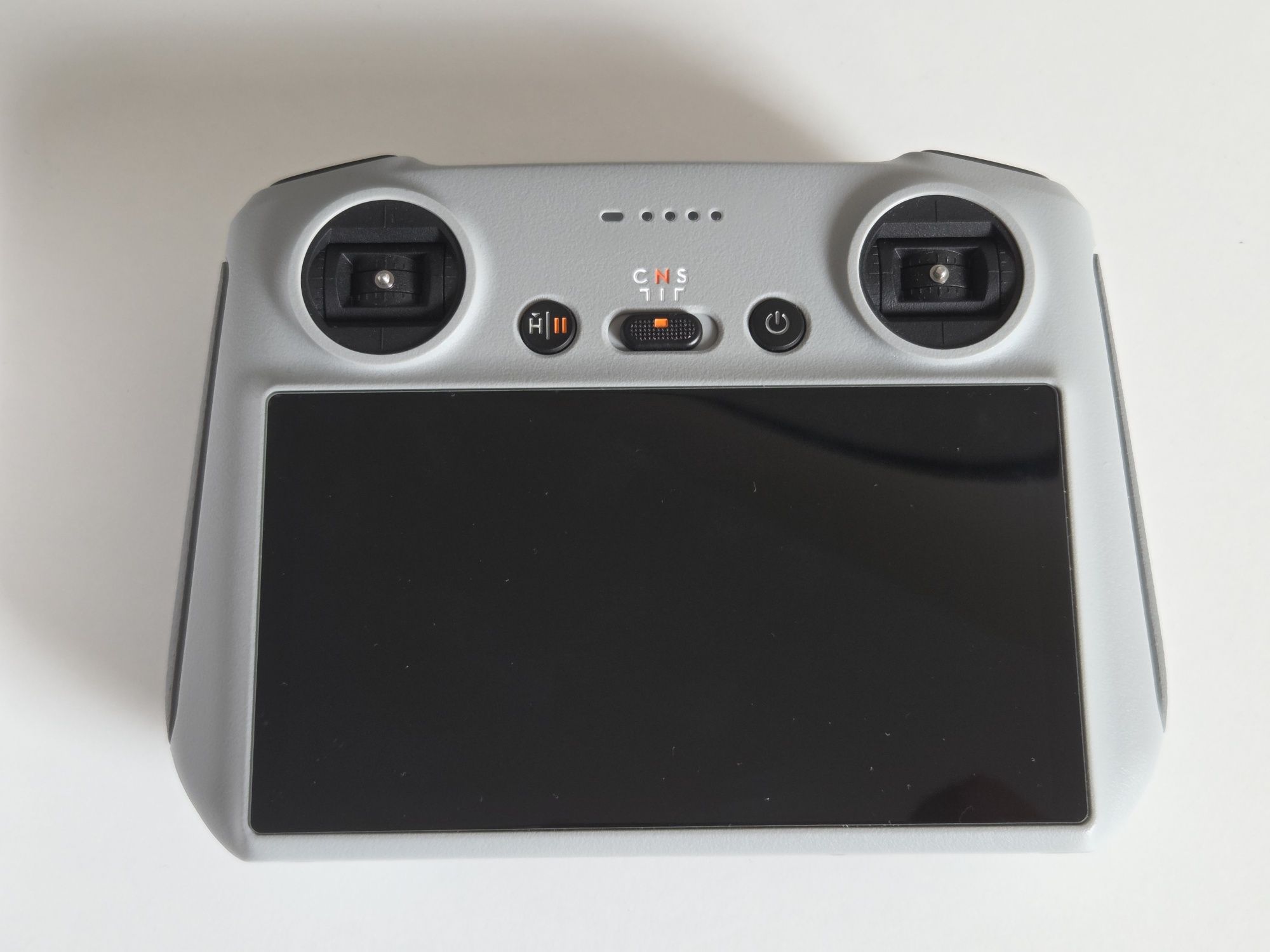 DJI Mini 3 z bogatym zestawem akcesoriów – stan idealny!