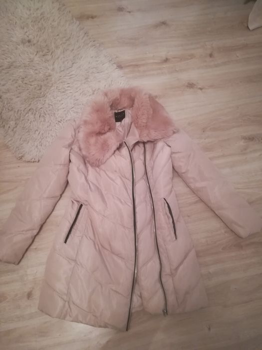 Beżowa kurtka Mohito futerko