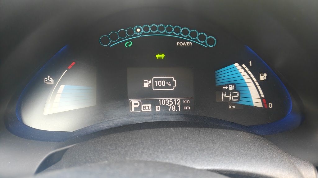Продам Nissan Leaf .