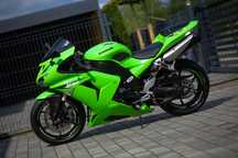 Kawasaki ZX Bezwypadkowa zielona strzała Kawasaki ZX10 R w bardzo dobrym stanie.