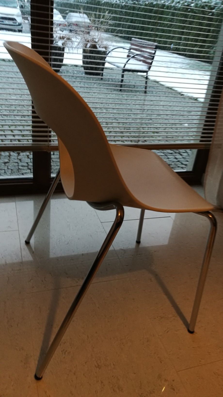 Krzesło białe 4 sztuki ładne designerskie