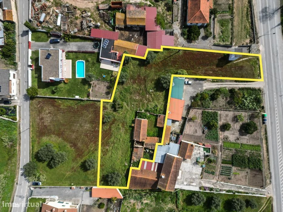 Casa para recuperar com +2500m² de terreno - excelente oportunidade