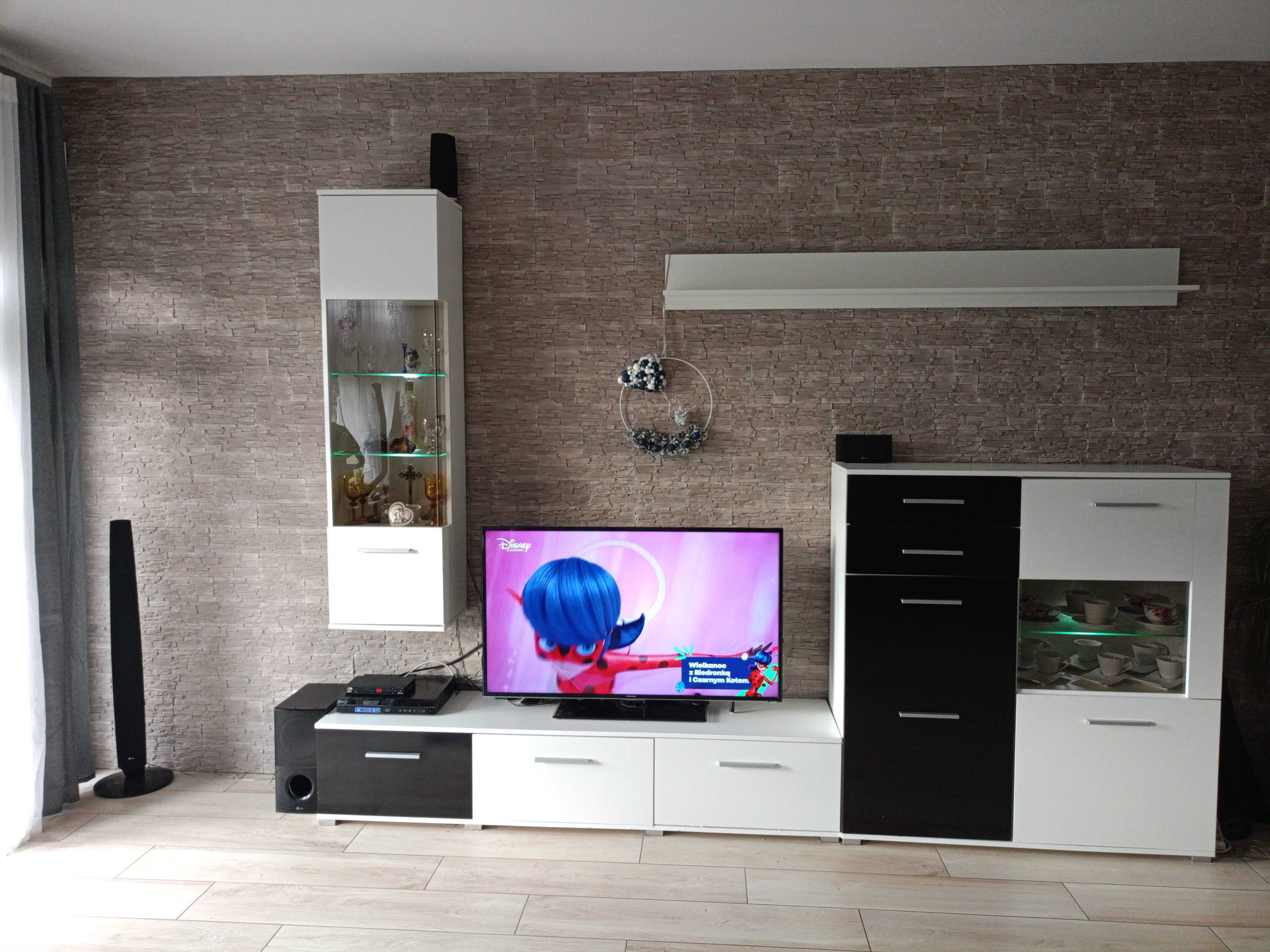 Meblościanka do salonu, komoda, witryna, szafka pod tv