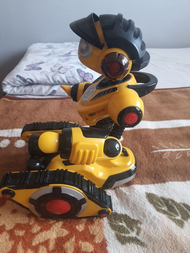 Duży Robot WowWee 8405 Roborover. Mówi po Niemiecku. Brakuje Pilota i
