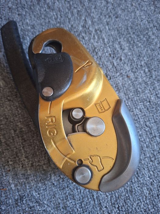 Спусковий пристрій Petzl Rig