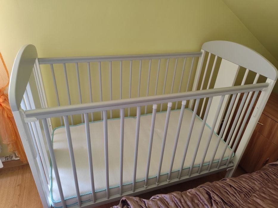 Łóżeczko Tomi 20, materac, pościel  i inne