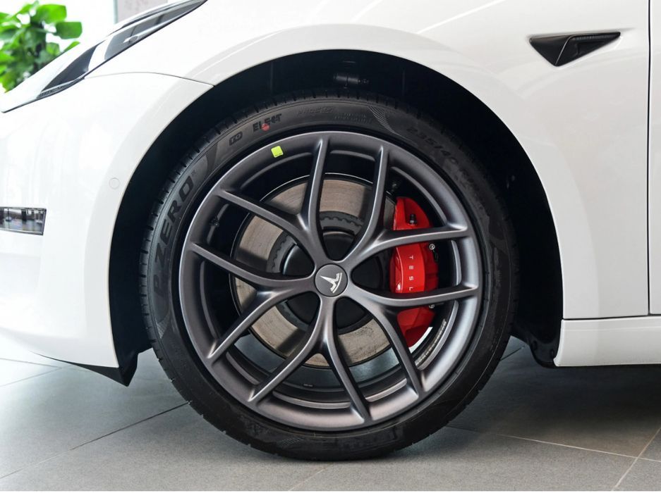 Диски Tesla R18 5x114.3 Flow Forming Model 3 PERFORMANCE