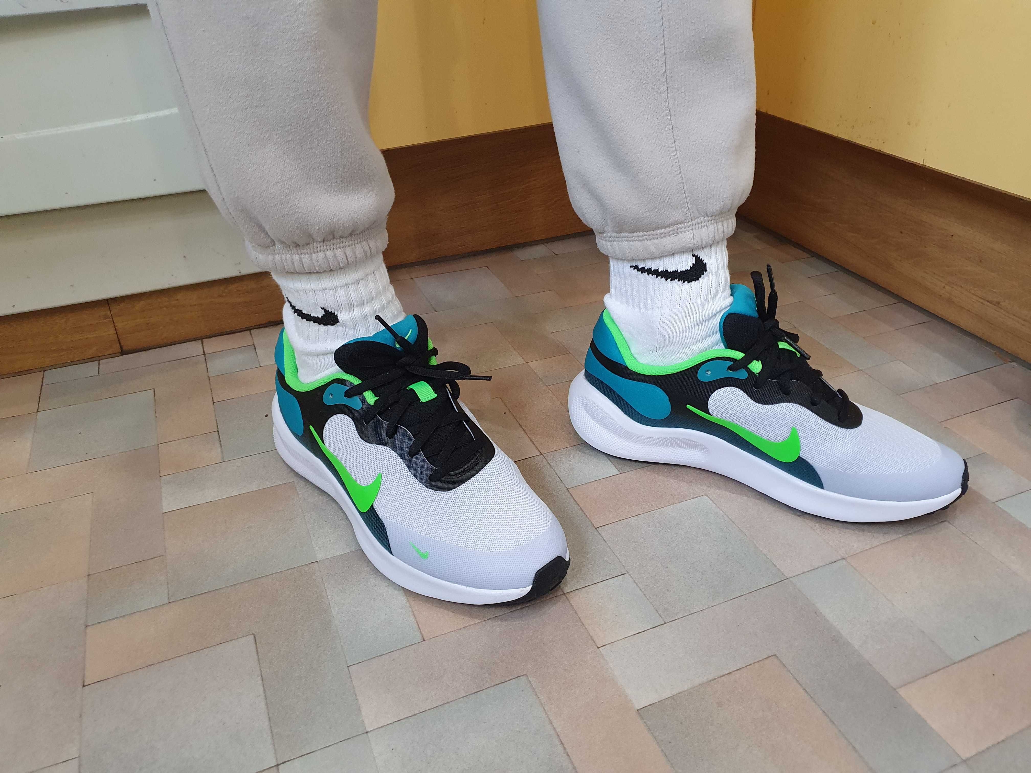 Nike Revolution 7, новые, женские, оригинал 100%, размер EUR 38.5