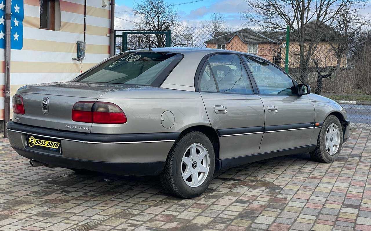 Opel Omega 1996 року