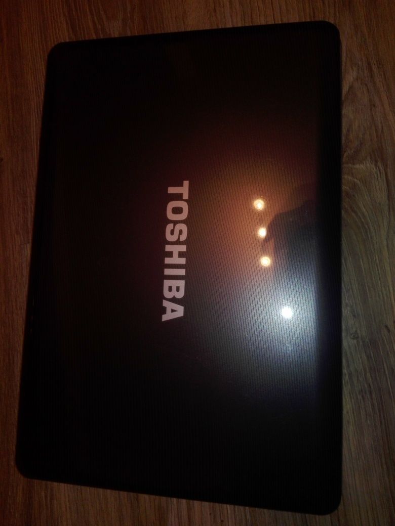 Obudowa laptopa Toshiba Satellite Pro L500 i3 . Bardzo ładna.