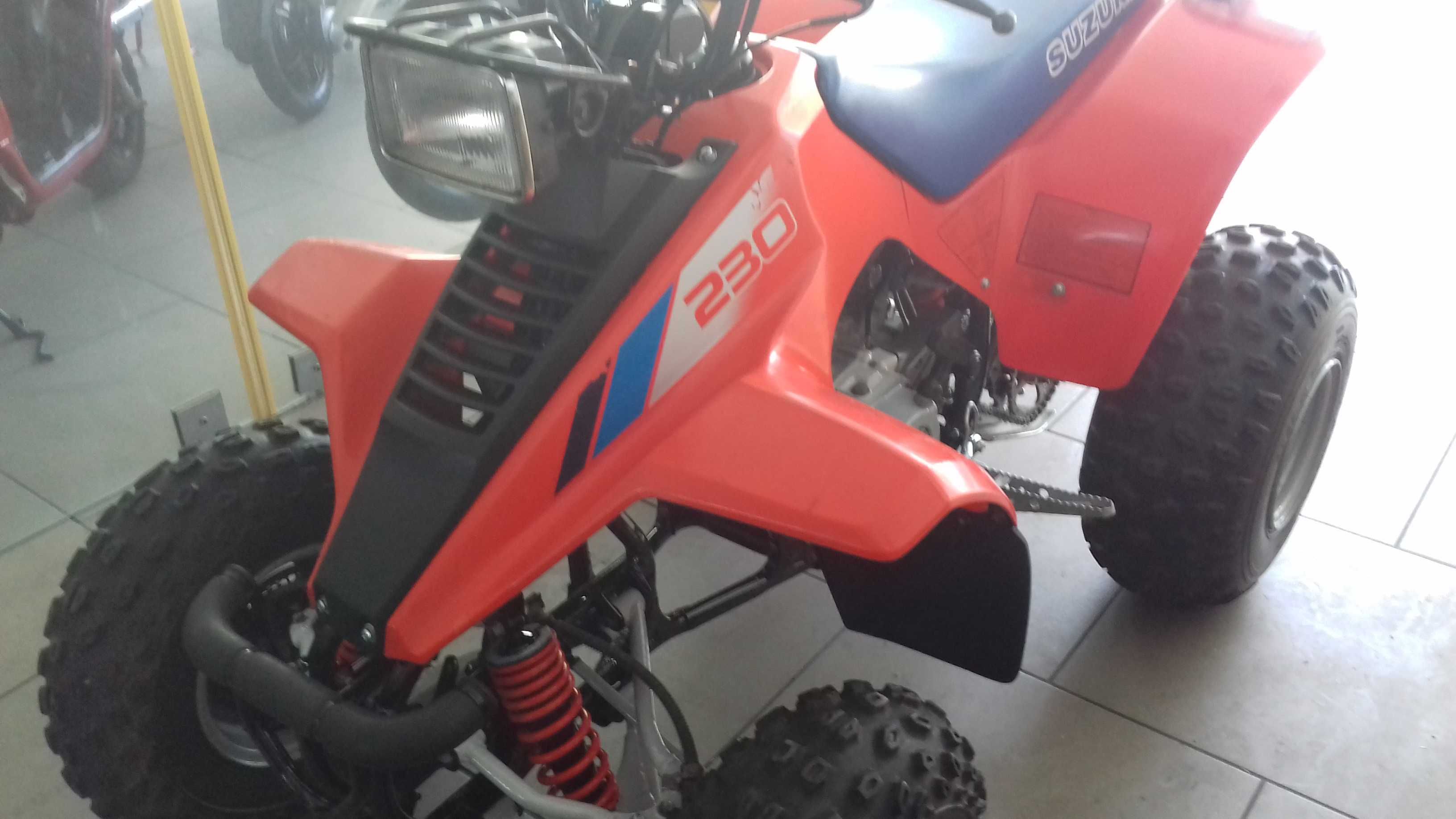 Moto 4 susuki LT 230cc