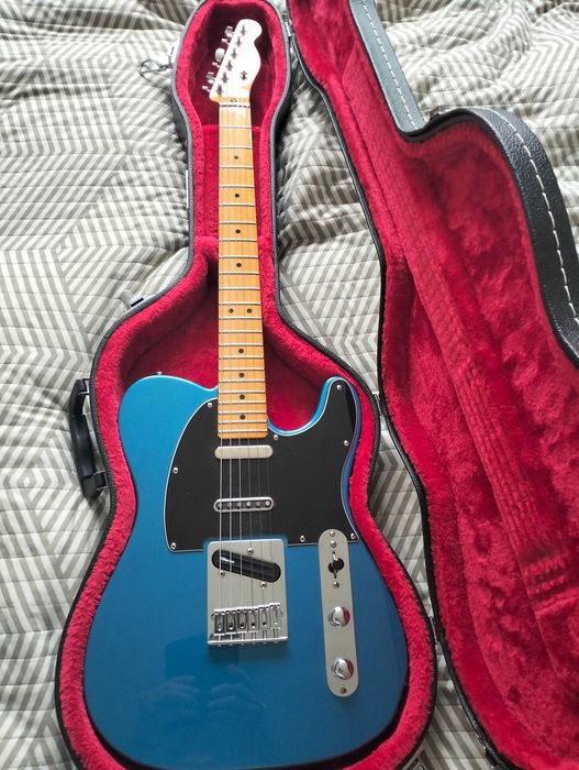 Fender telecaster/stratocaster