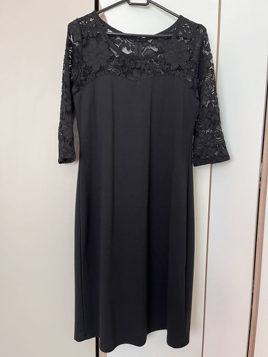 Czarna sukienka za kolano